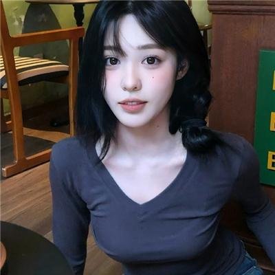 挥著翅膀的女孩